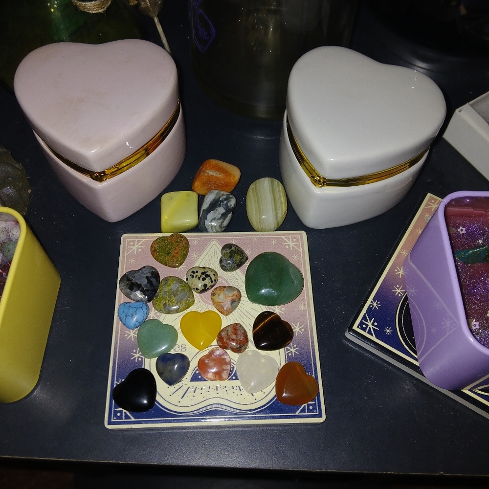 Heart-Shaped Trinket Boxes with Assorted Stones - Picture 4 of 4